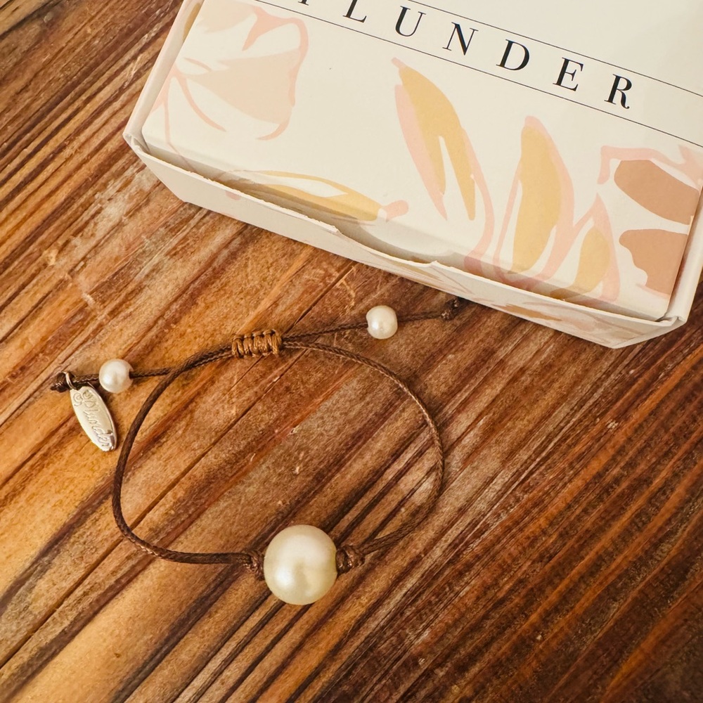 NIB Retired Plunder Designs “Ocean” Brown Bracelet with Pearl